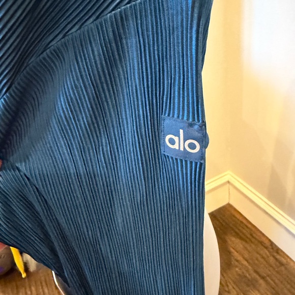 NWT Alo Micro Plisse Cropped Jacket - Picture 4 of 6